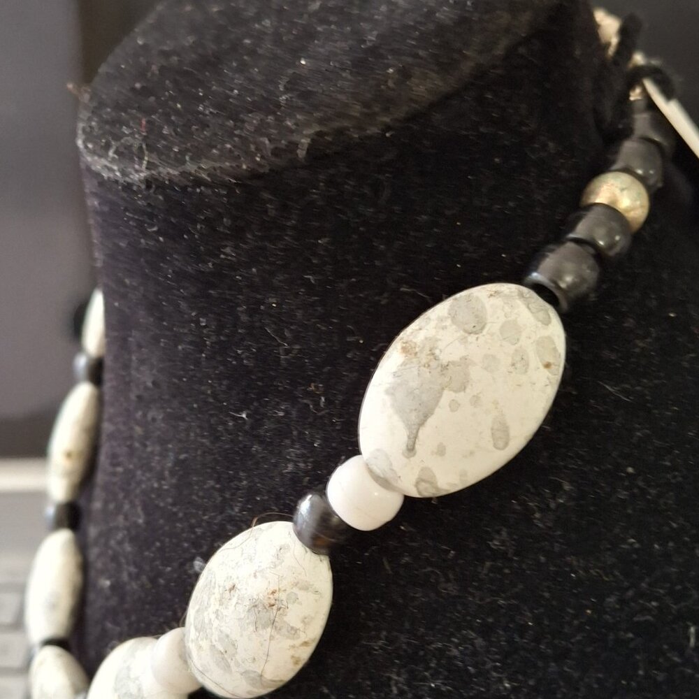 NECKLACE - Picture 2 of 3